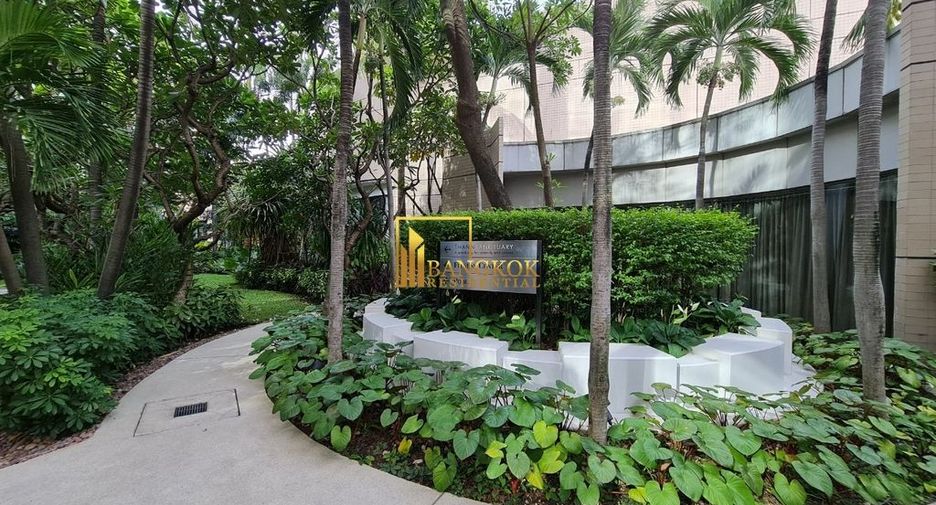 For rent 3 ベッドルーム serviced apartment in Khlong Toei, Bangkok