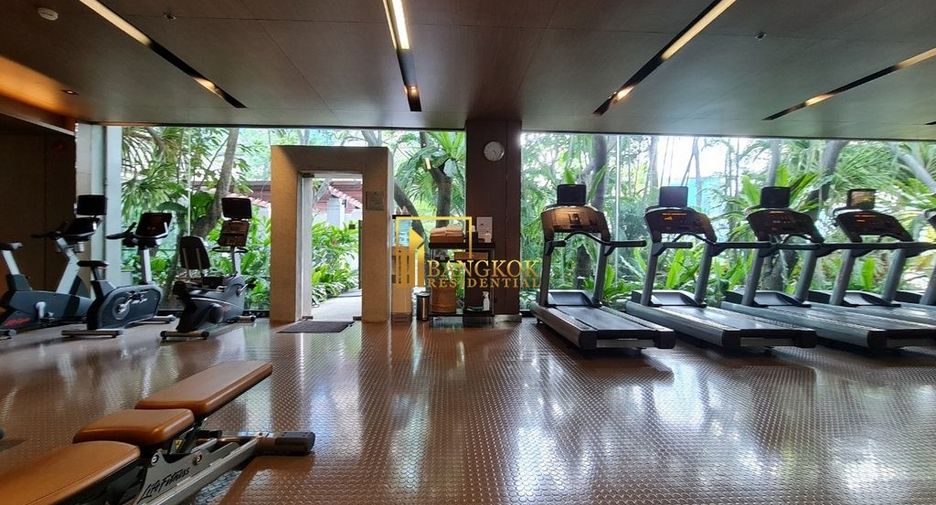 For rent 3 ベッドルーム serviced apartment in Khlong Toei, Bangkok