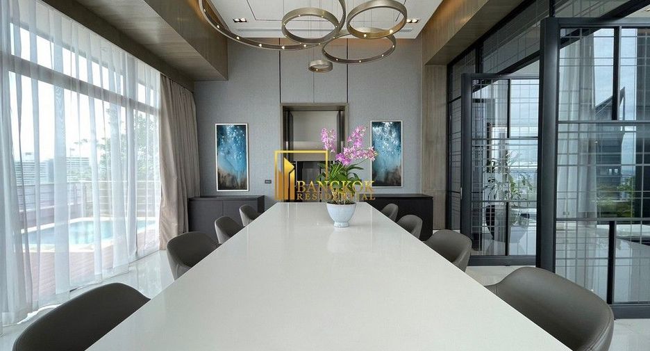 For rent 3 ベッドルーム serviced apartment in Khlong Toei, Bangkok