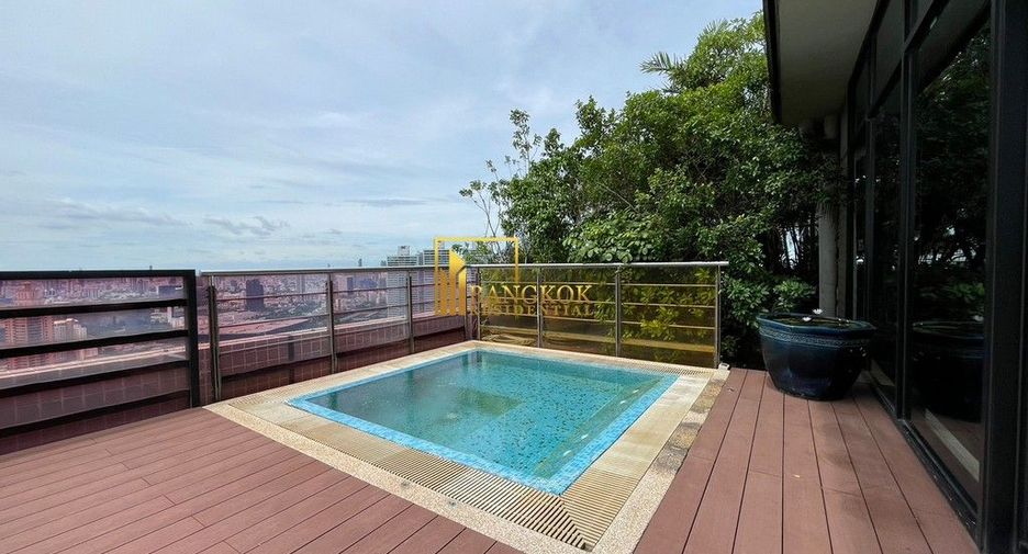 For rent 3 ベッドルーム serviced apartment in Khlong Toei, Bangkok