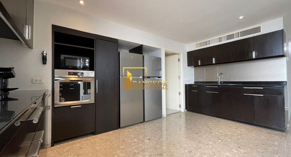 For rent 3 ベッドルーム serviced apartment in Khlong Toei, Bangkok