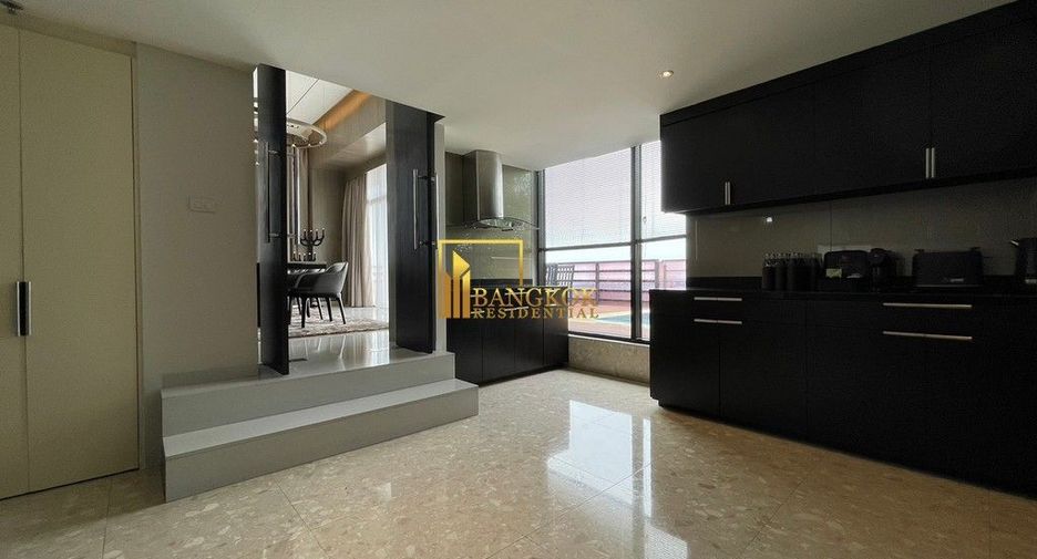 For rent 3 ベッドルーム serviced apartment in Khlong Toei, Bangkok