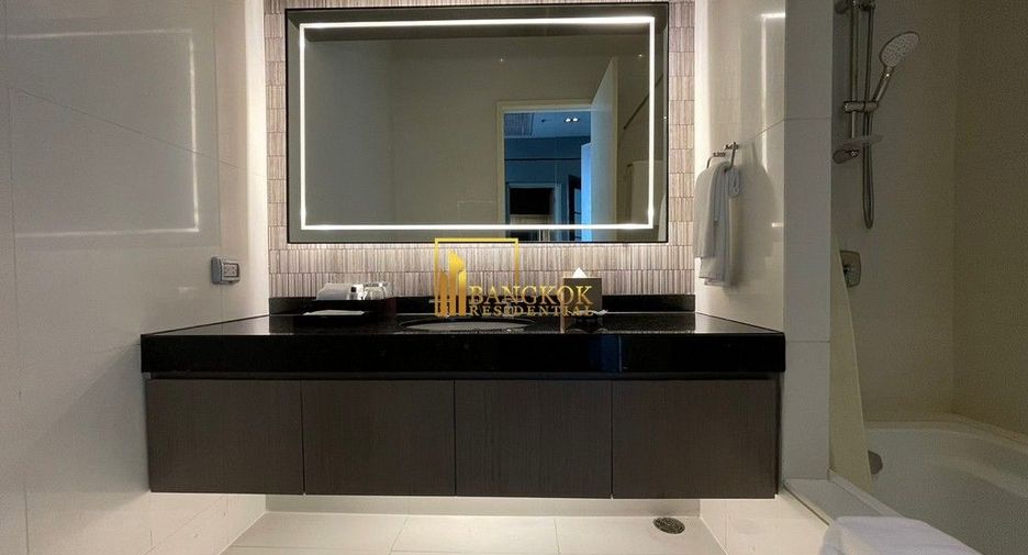 For rent 3 ベッドルーム serviced apartment in Khlong Toei, Bangkok