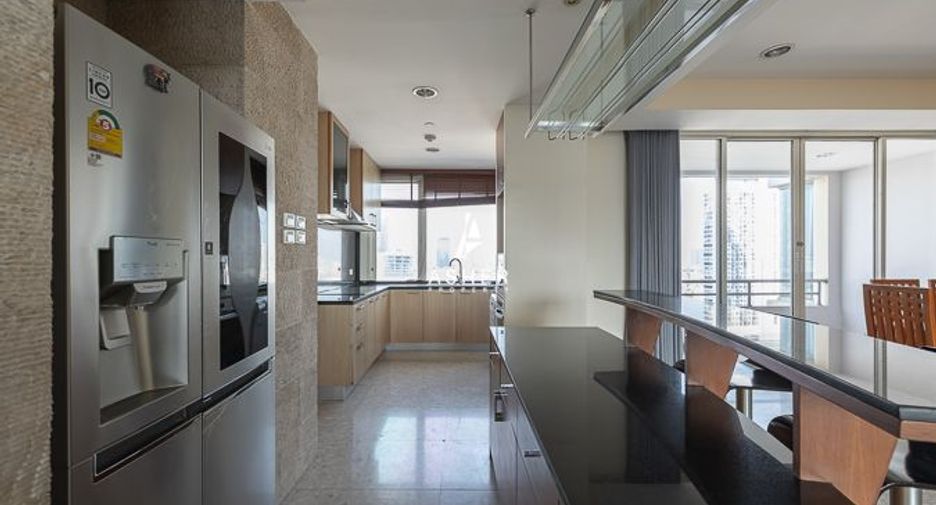 For rent 3 bedrooms condo in Watthana, Bangkok