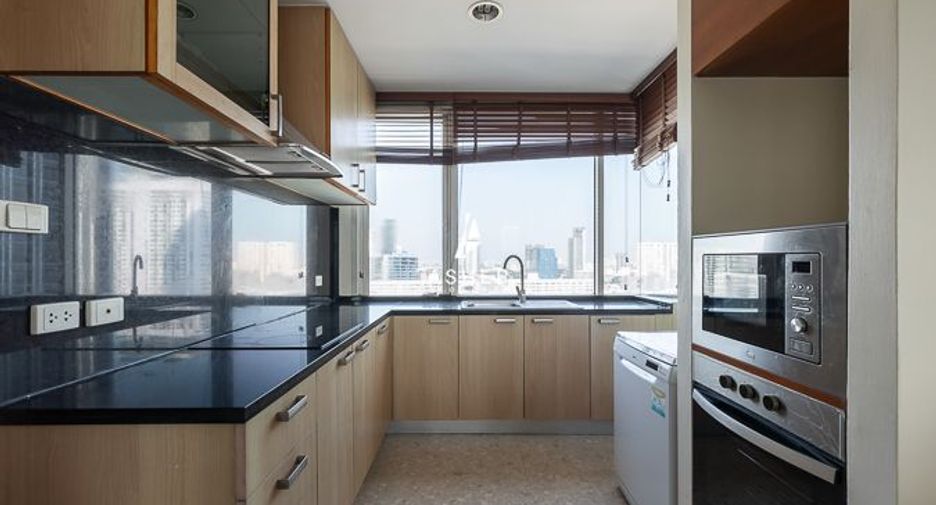 For rent 3 bedrooms condo in Watthana, Bangkok