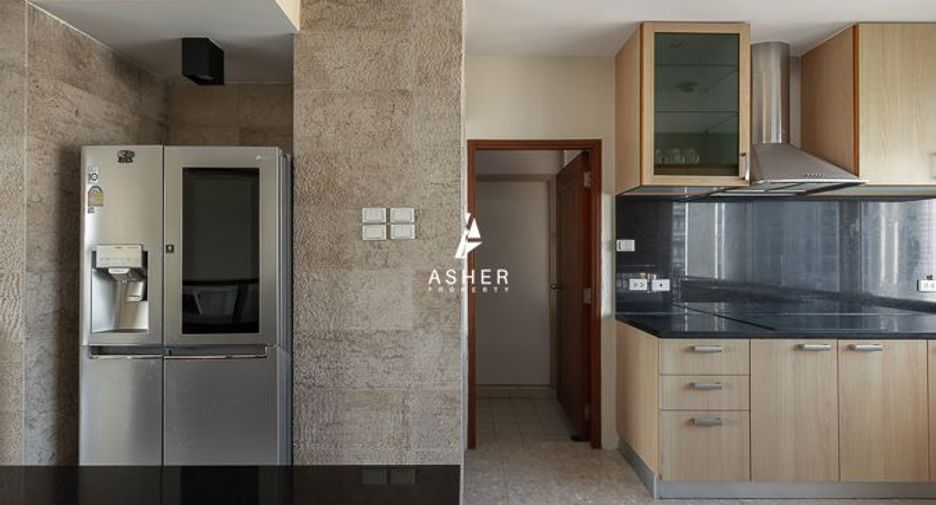For rent 3 bedrooms condo in Watthana, Bangkok