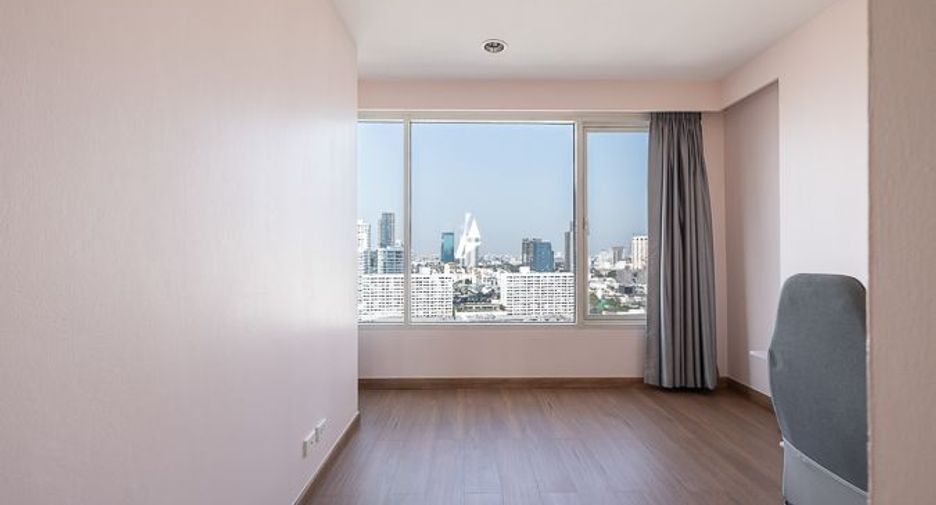 For rent 3 bedrooms condo in Watthana, Bangkok