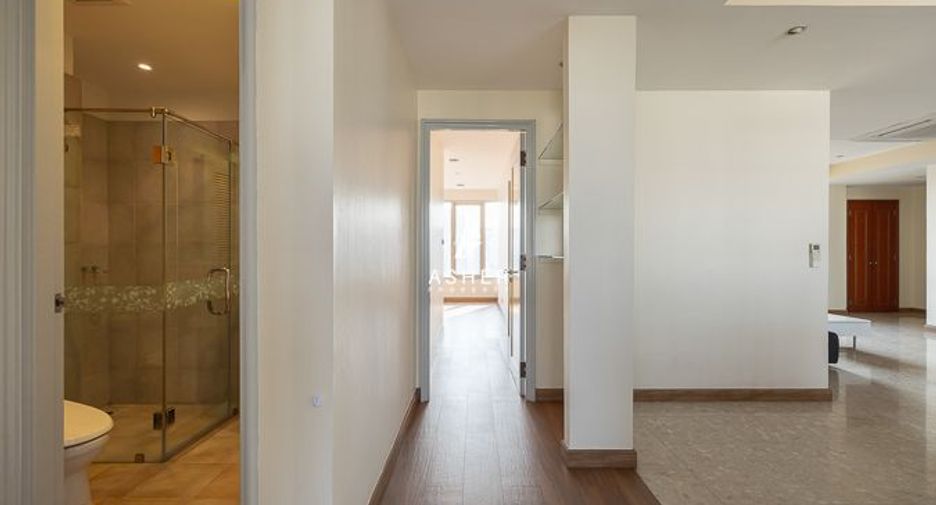 For rent 3 bedrooms condo in Watthana, Bangkok