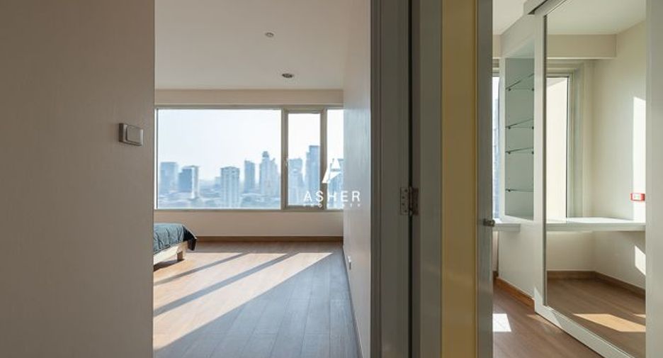 For rent 3 bedrooms condo in Watthana, Bangkok