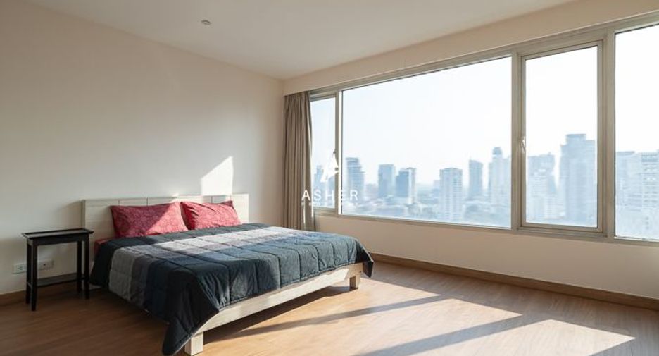 For rent 3 bedrooms condo in Watthana, Bangkok