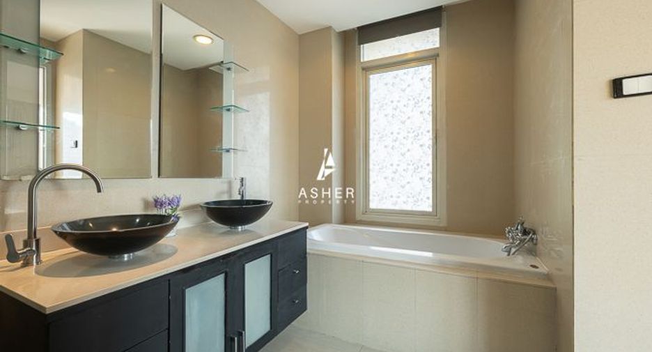 For rent 3 bedrooms condo in Watthana, Bangkok