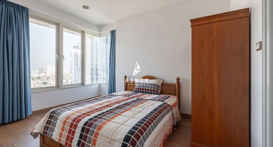 For rent 3 bedrooms condo in Watthana, Bangkok