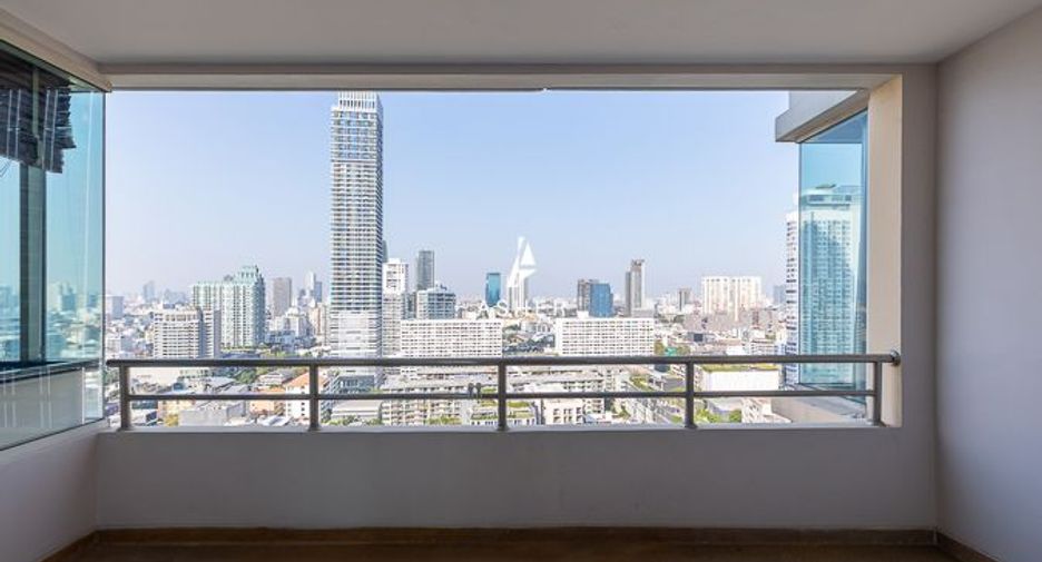 For rent 3 bedrooms condo in Watthana, Bangkok