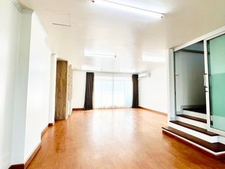 Casa adosada en alquiler de 4 habitaciones en Prawet, Bangkok
