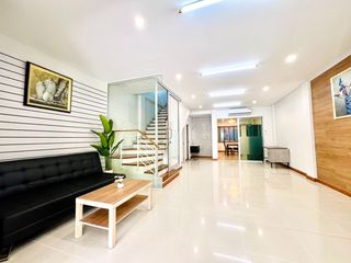 Casa adosada en alquiler de 4 habitaciones en Prawet, Bangkok