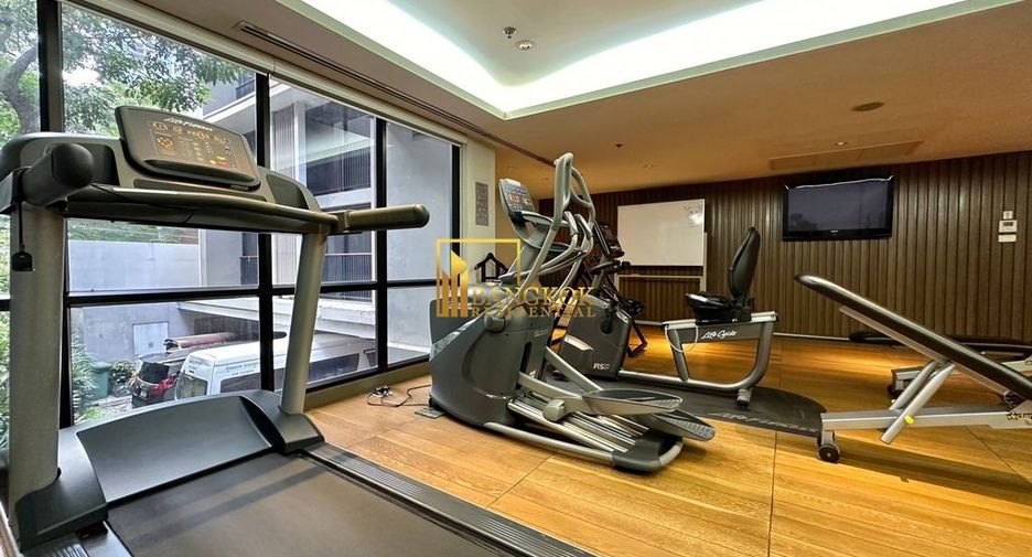 For rent 2 bedrooms serviced apartment in Watthana, Bangkok