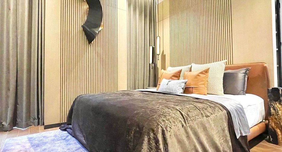 For rent 2 bedrooms condo in Pathum Wan, Bangkok