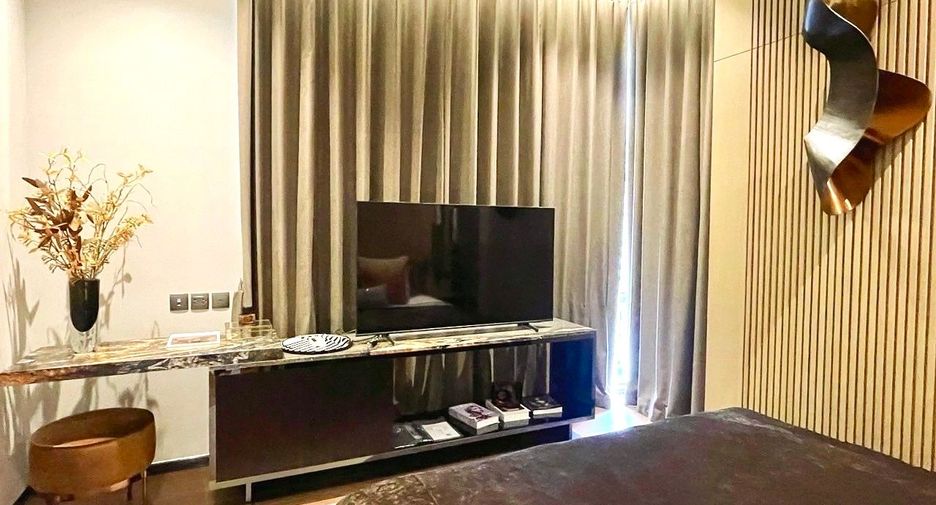 For rent 2 bedrooms condo in Pathum Wan, Bangkok