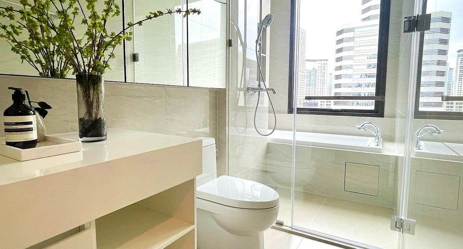 For rent 2 bedrooms condo in Pathum Wan, Bangkok