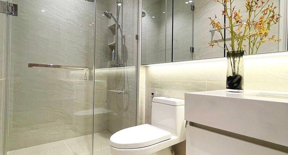 For rent 2 bedrooms condo in Pathum Wan, Bangkok