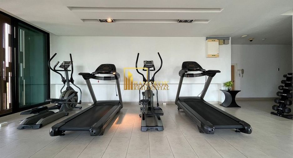 For rent 2 bedrooms serviced apartment in Watthana, Bangkok