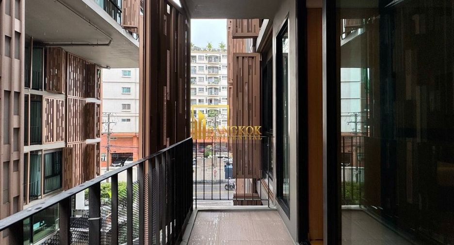 For rent 2 bedrooms serviced apartment in Watthana, Bangkok