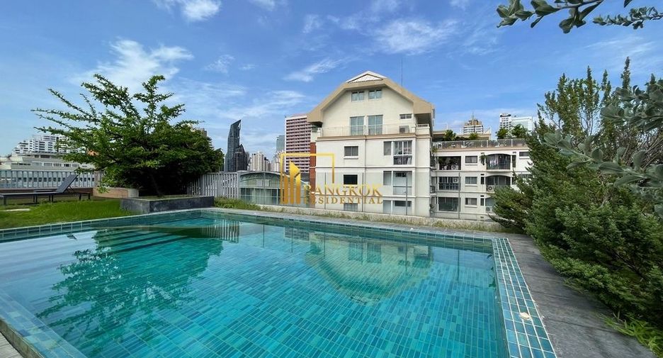 For rent 2 bedrooms serviced apartment in Watthana, Bangkok