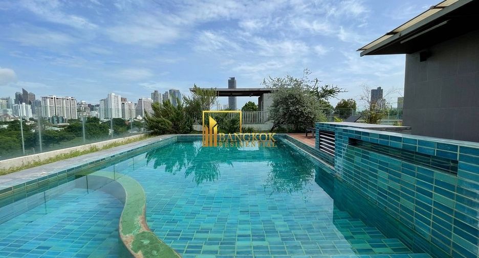 For rent 2 bedrooms serviced apartment in Watthana, Bangkok