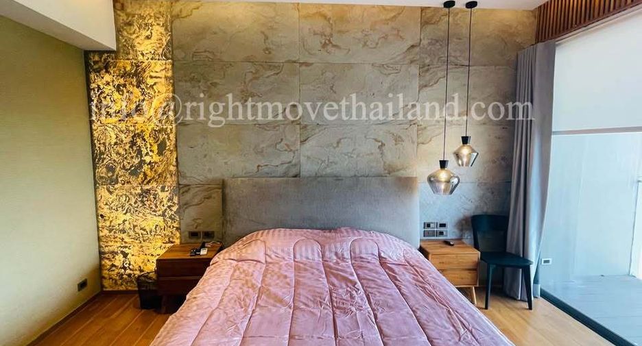 For sale 4 bedrooms condo in Watthana, Bangkok