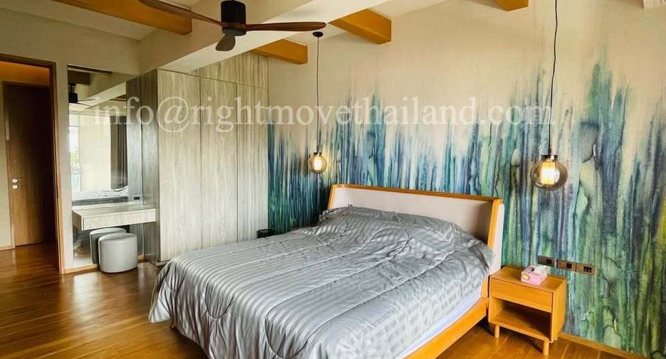 For sale 4 bedrooms condo in Watthana, Bangkok