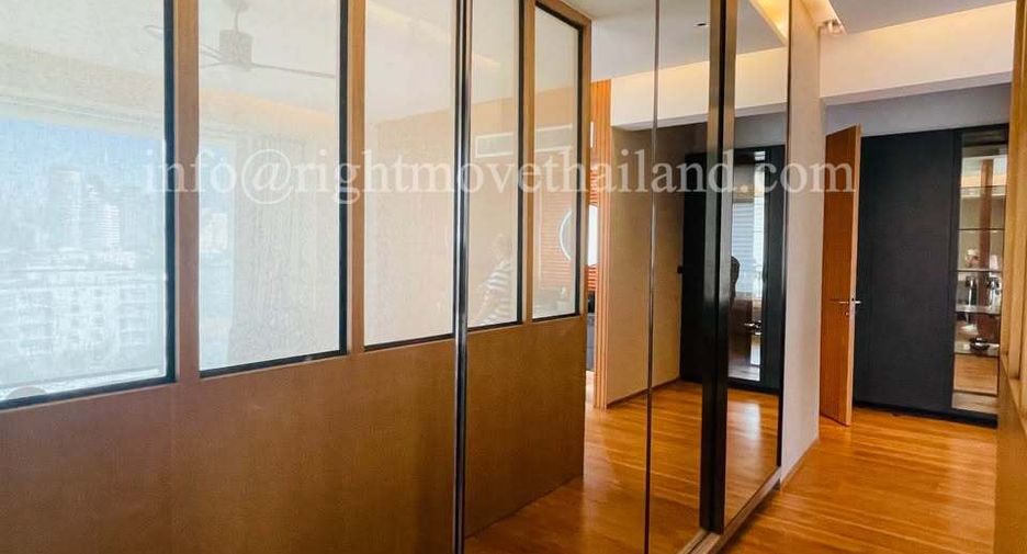 For sale 4 bedrooms condo in Watthana, Bangkok