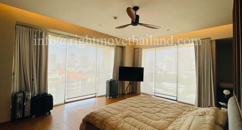 For sale 4 bedrooms condo in Watthana, Bangkok