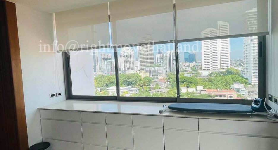 For sale 4 bedrooms condo in Watthana, Bangkok