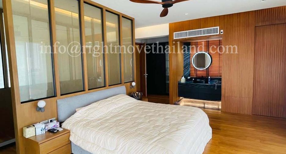 For sale 4 bedrooms condo in Watthana, Bangkok