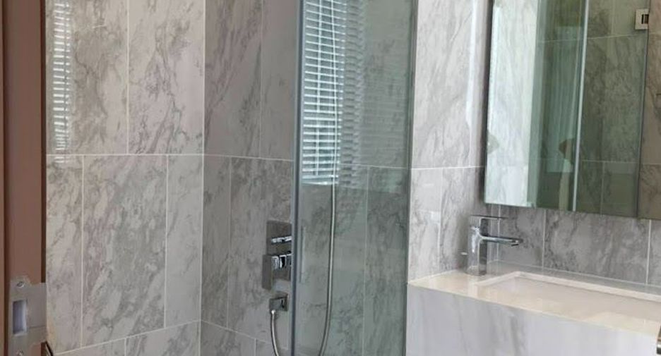 For sale 3 ベッドルーム condo in Khlong Toei, Bangkok
