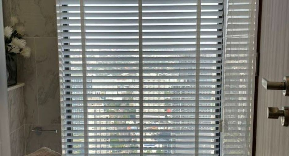 For sale 3 ベッドルーム condo in Khlong Toei, Bangkok
