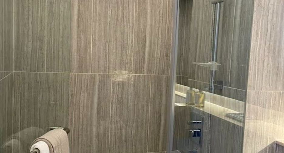 For sale 3 ベッドルーム condo in Khlong Toei, Bangkok