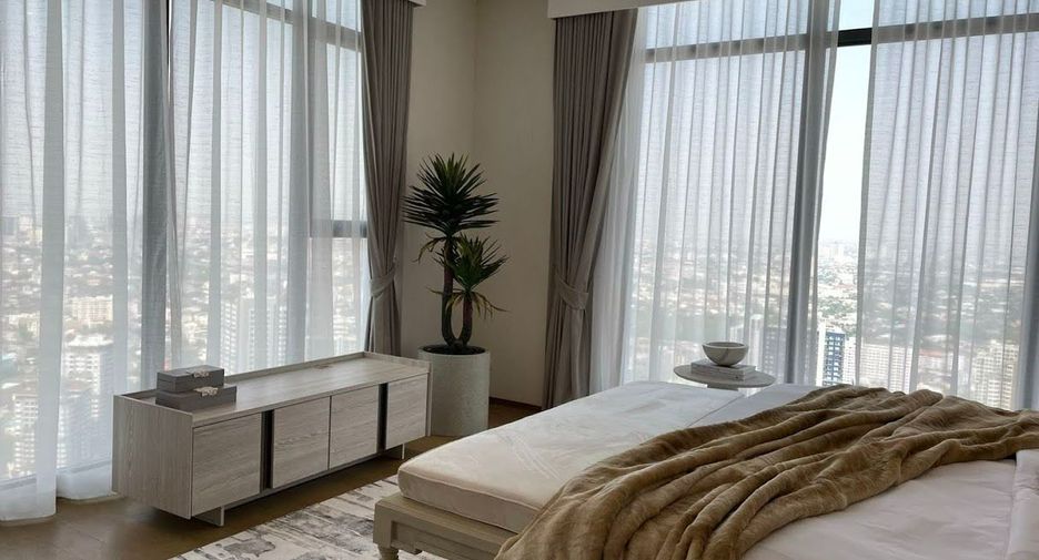 For sale 3 ベッドルーム condo in Khlong Toei, Bangkok