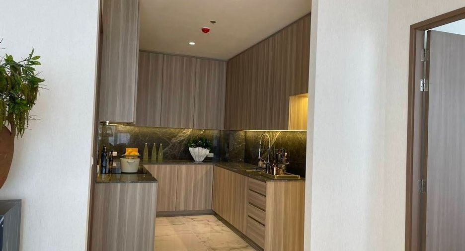 For sale 3 ベッドルーム condo in Khlong Toei, Bangkok