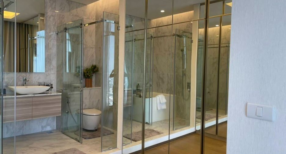 For sale 3 ベッドルーム condo in Khlong Toei, Bangkok