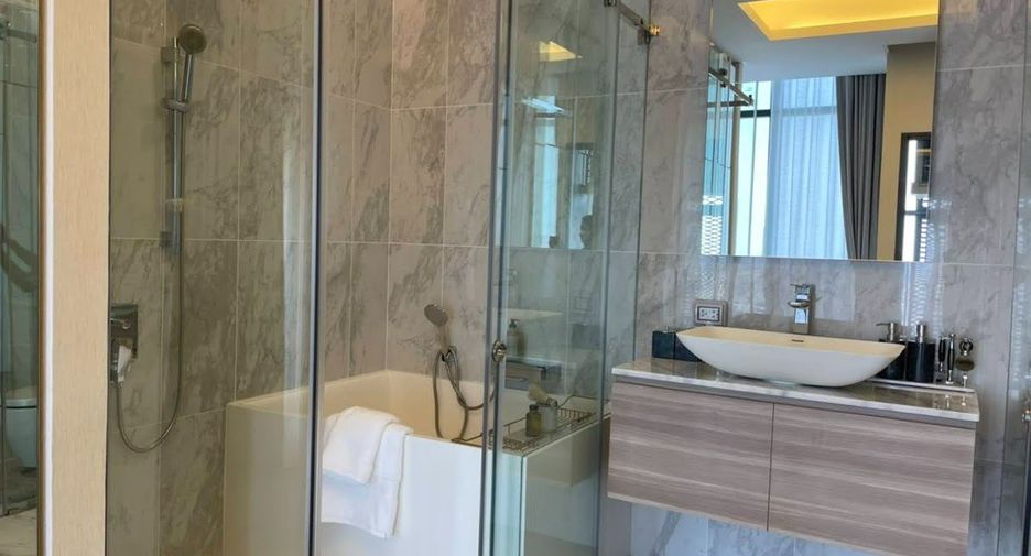 For sale 3 ベッドルーム condo in Khlong Toei, Bangkok