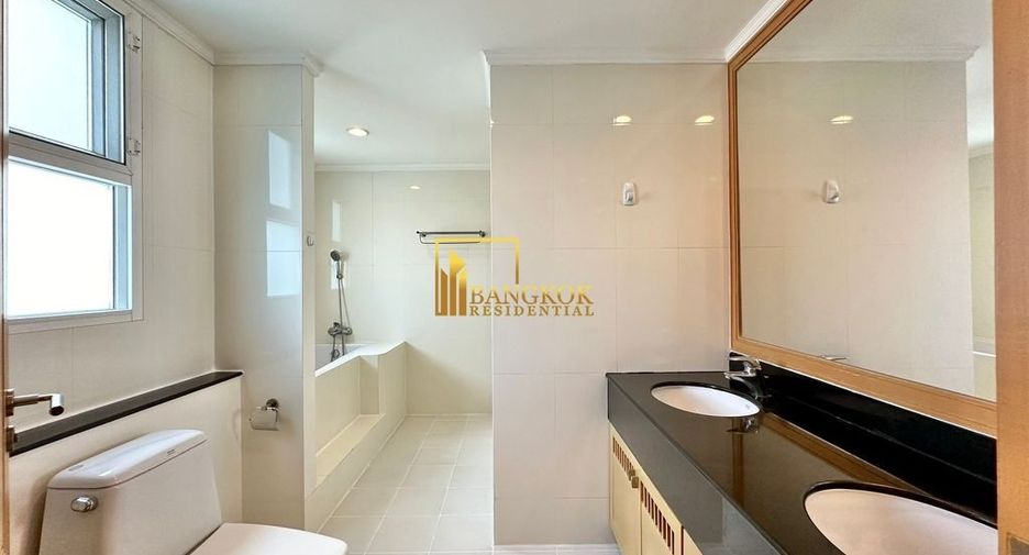 Apartamento en alquiler de 3 habitaciones en Khlong Toei, Bangkok