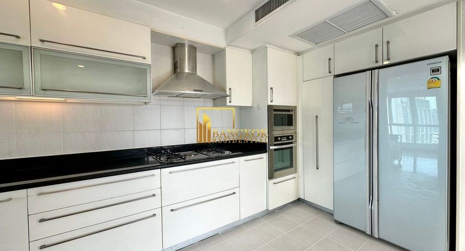 Apartamento en alquiler de 3 habitaciones en Khlong Toei, Bangkok