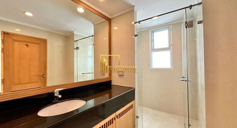 Apartamento en alquiler de 3 habitaciones en Khlong Toei, Bangkok