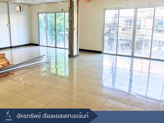 For sale 6 bed retail Space in Mueang Phitsanulok, Phitsanulok