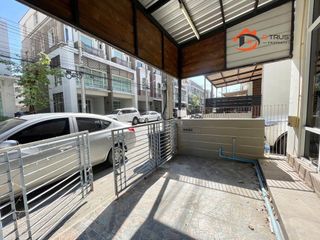 Reihenhaus zur Miete und zum Kauf mit 4 Zimmer in Bueng Kum, Bangkok
