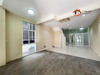 Reihenhaus zur Miete und zum Kauf mit 4 Zimmer in Bueng Kum, Bangkok