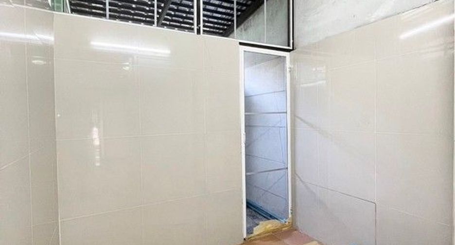 For rent and for sale 4 bedrooms townhouse in Bueng Kum, Bangkok