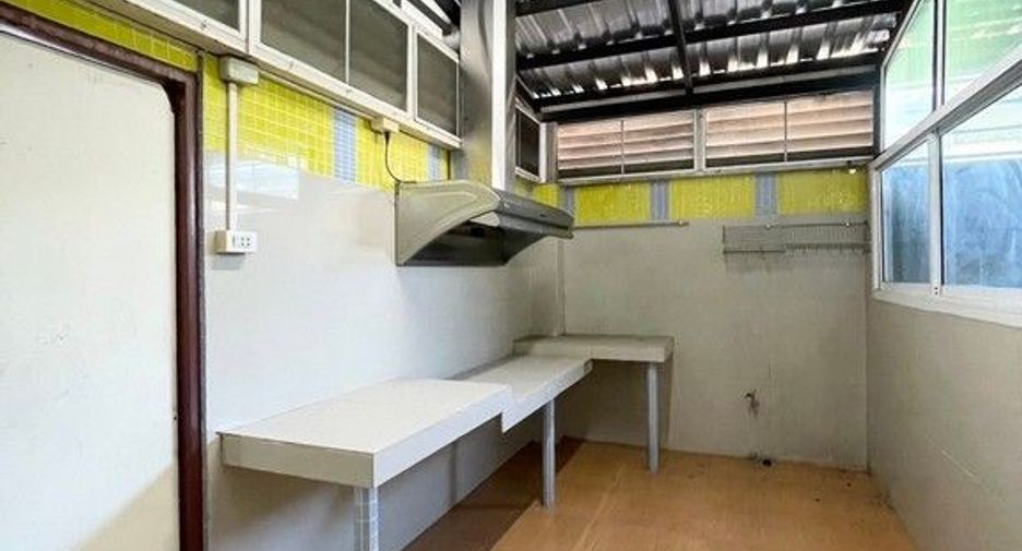 For rent and for sale 4 bedrooms townhouse in Bueng Kum, Bangkok