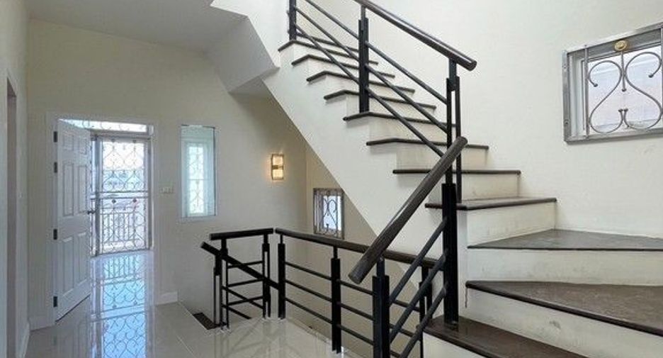 For rent and for sale 4 bedrooms townhouse in Bueng Kum, Bangkok